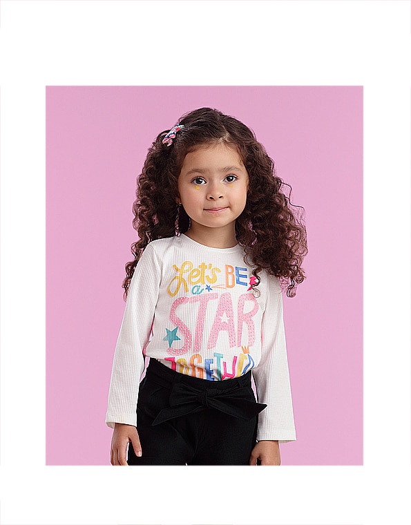 Camiseta-canelada-com-brilhos-infantil-feminina-star-Mon-Sucre-Carambolina-30907-modelo.jpg
