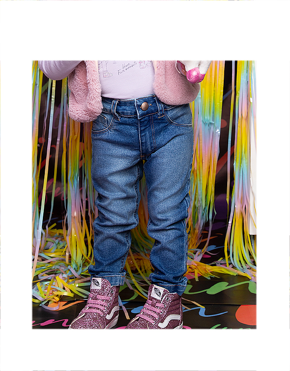 Calça-jeans-skinny-com-elastano-infantil-e-juvenil-feminina—Fun-Jeans—Carambolina—33172-modelo