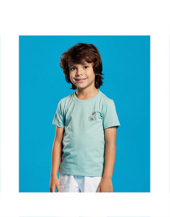 Camiseta-manga-curta-infantil-verde-masculina—Banana-Danger—Carambolina—33251-modelo