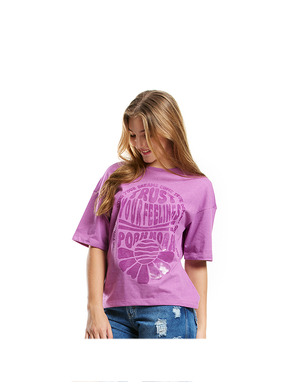 Camiseta-manga-curta-juvenil-feminina-roxa-estampada—Poah-Noah—Carambolina—33497-modelo