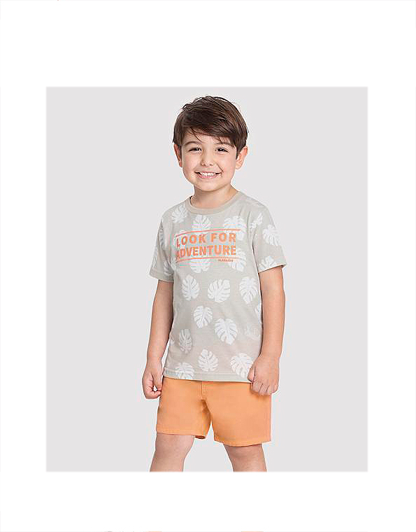 Conjunto-bermuda-de-sarja-e-camiseta-estampada-infantil-masculino-folhagem—Alakazoo—Carambolina—33305-modelo