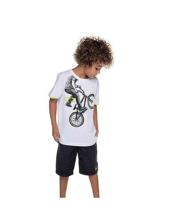 Conjunto-bermuda-sustentável-e-camiseta-com-estampa-infantil-masculino-branco—Have-Fun—Carambolina—33393-modelo