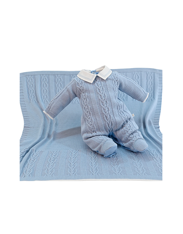 Saída-de-maternidade-com-gola-bordada-azul-masculina—Beth-Bebê—Carambolina—33536