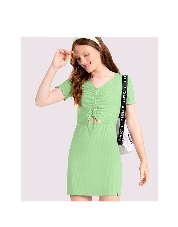 Vestido-canelado-com-franzido-e-recorte-frontal-juvenil-verde—Alakazoo—Carambolina—33483-modelo
