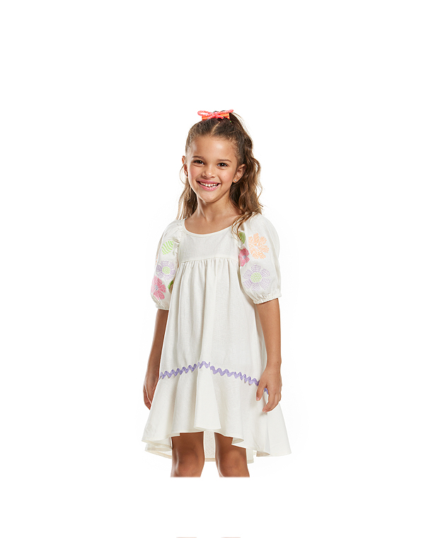 Vestido-infantil-amplo-com-bordados-e-detalhe-em-sianinha—Poah-Noah—Carambolina—33500-modelo