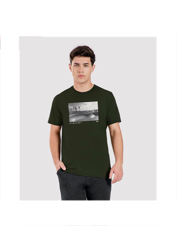 Camiseta-manga-curta-com-estampa-juvenil-masculina-verde—Fico—Carambolina—33570-modelo