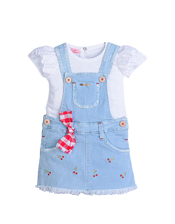 Jardineira-jeans-com-bordados-e-laço-e-blusa-com-laise-infantil-feminina—DNM—Carambolina—33316
