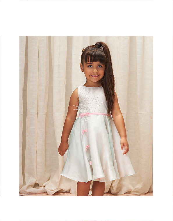 Vestido-de-festa-regata-com-brilhos-e-pérolas-infantil-rosa—Bambollina—Carambolina—33802-modelo