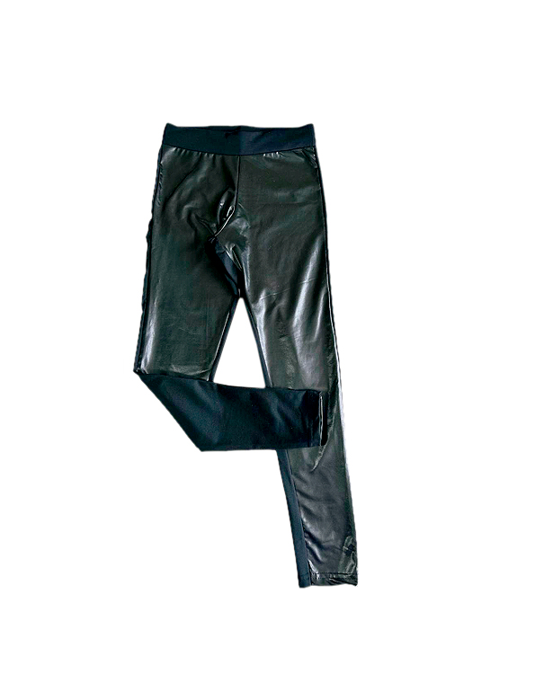 Calça-legging-flanelada-juvenil-com-detalhe-metalizado-preta—Dila—Carambolina—34104