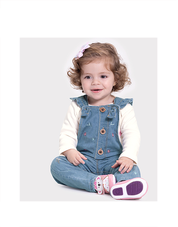 Jardineira-jeans-com-bordados-infantil-bordada-feminina—Alakazoo—Carambolina—34308-modelo