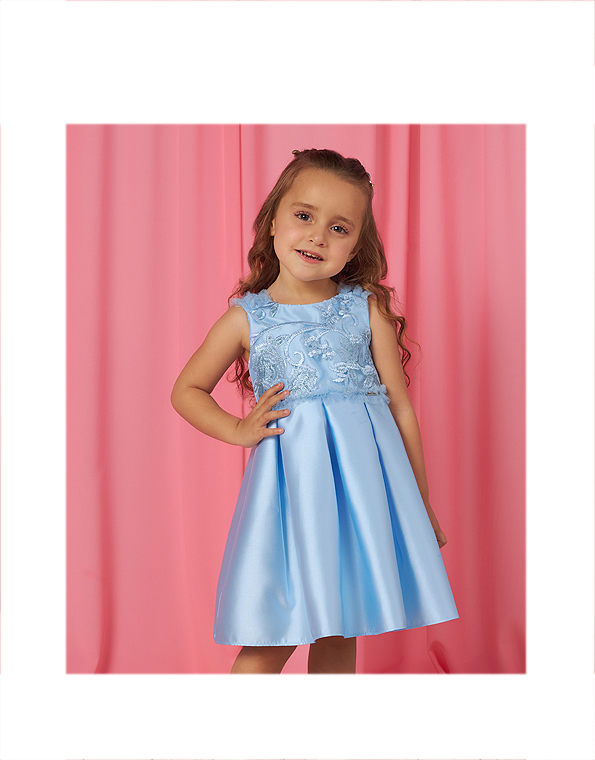 Vestido-regata-de-festa-rodado-com-bordados-infantil-azul—Bambollina—Carambolina—34346-modelo