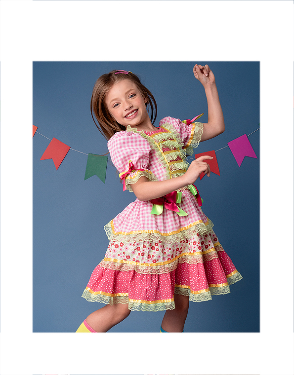 Vestido-junino-infantil-rosa-com-laços-e-renda—Carambolina—34390-modelo